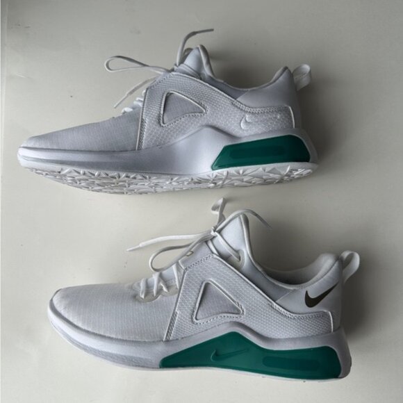 Nike Air Max Bella Tr 5 Women's Sneakers Sz 8.5, Preowned- perfect condition - Picture 1 of 10